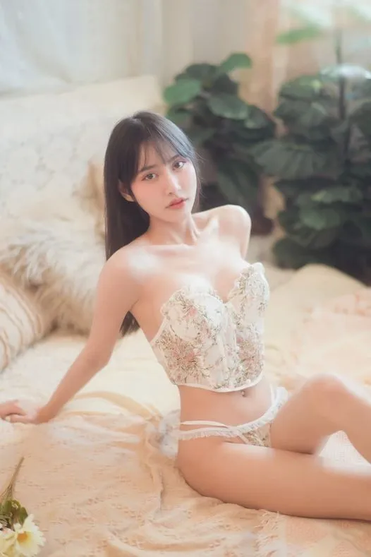 เฟิร์น ชลลดา สาวหน้าม้า อกใหญ่สะท้าน ผลงานเด่นเว่อร์ บน onlyfans 17